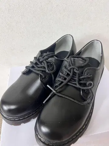 [ 미사용 새상품 ] 블랙 블랙 로퍼 통굽