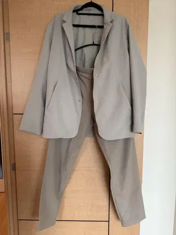 Lululemon new venture 베이지 캐주얼 수트