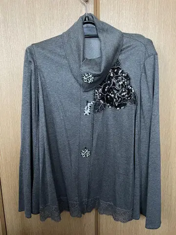 이타리야 꽃 고양이 모티브 그레이 긴팔 상의