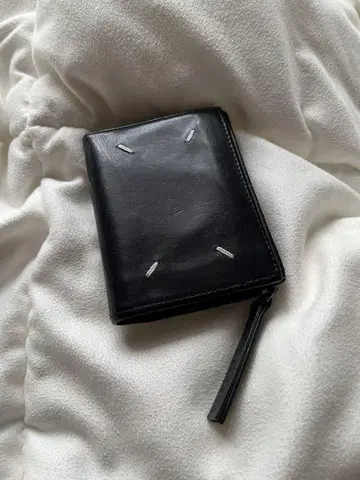 블랙 가죽 이단 접이식 지갑 지퍼 포함