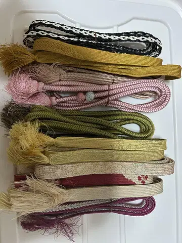 다색 술 달린 허리띠 세트