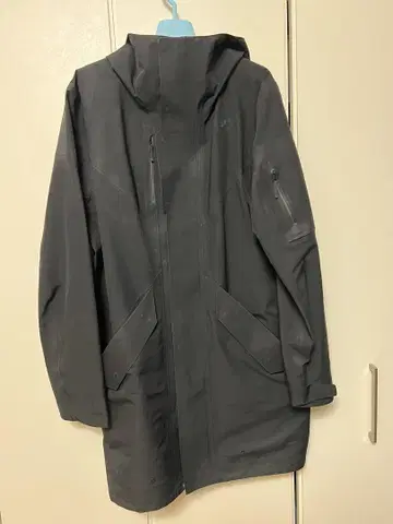 후디드 GORE-TEX 코트