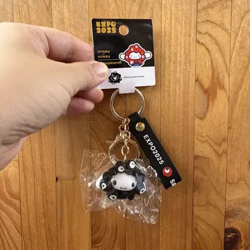 간사이 만박 미야쿠미야쿠 산리오 키링 블랙 변신 시나몬 롤