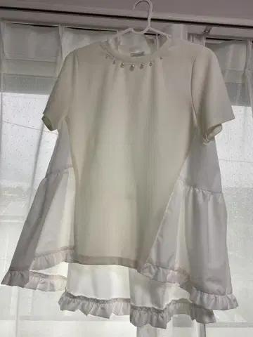 SONO 화이트 프릴 반팔 상의
