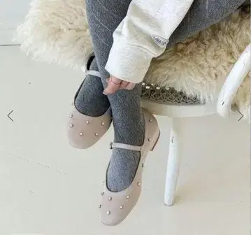 스터드 장식 멜리 제인 펌프스 24cm 미사용 새상품
