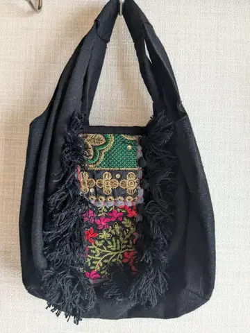 자수 프린지 장식 블랙 미니 백