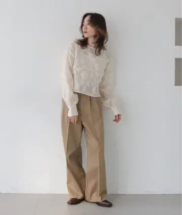 컨디션 최상 CLEIO 세미 와이드 턱 팬츠 슬랙스 S 사이즈