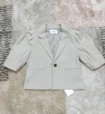 FRAY I.D 턱 퍼프 컴팩트 자켓
