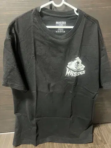 MASSES 블랙 T셔츠