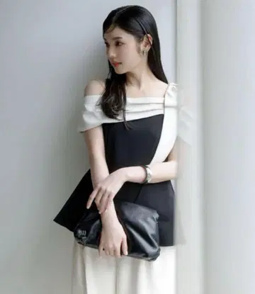 Rirandture 오프숄더 리본 페플럼 상의