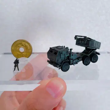 1/144 M142 하이마스 고기동 로켓포 시스템 병사(증정)