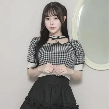 pium 피 비쥬 초커 달린 케이프 니트 화이트 블랙깅엄