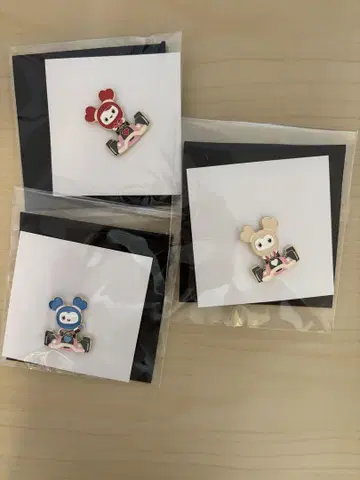TWICE LOVELYS 랜덤 핀 배지