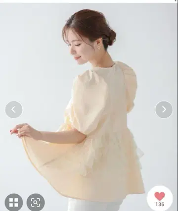 [새상품] Fitmore 핏모어 백도트 오간자 프릴 블라우스