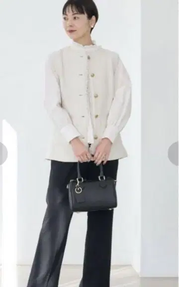 그린 라벨 릴랙싱 화이트 트위드 베스트 버튼 부착