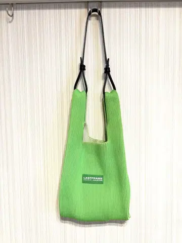 LASTFRAME 라스트프레임 숄더백 neon green