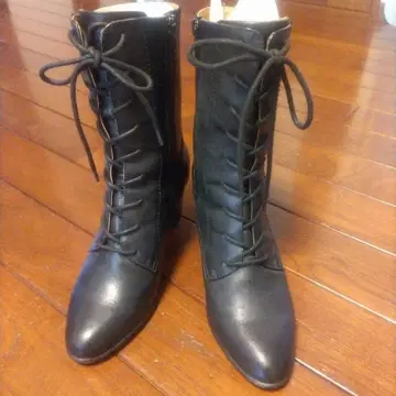 블랙 레이스업 부츠 23.5cm