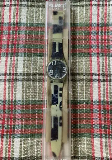 Swatch 손목시계 크림색과 블랙