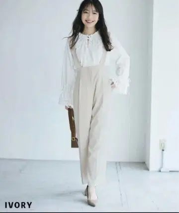 베이스먼트 온라인 아이보리 하이웨스트 살로펫