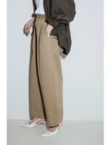 upper hights 투 턱 와이드 치노 어퍼 하이츠