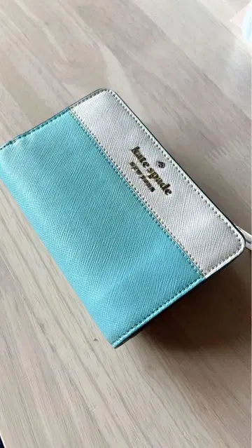 kate spade 이단 접이식 지갑 파랑/화이트