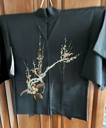 블랙  꽃 자수 기모노