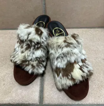 Le Chione 브라운 퍼 샌들