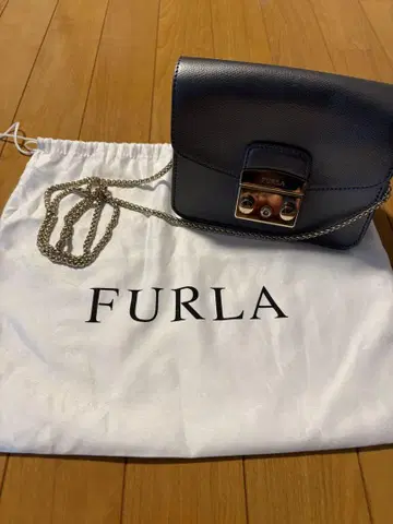 FURLA 메트로폴리스 체인 숄더백 그레이지