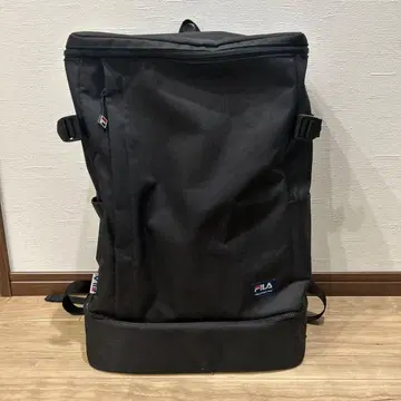 새상품급 FILA 스퀘어형