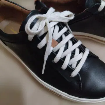 Clarks 블랙 가죽 스니커즈