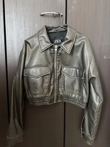 ZARA 크롭 가죽 자켓