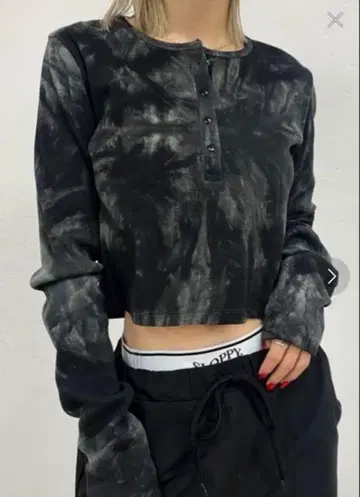 WHO'S WHO gallery 헨리넥 숏 상의