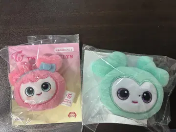 TWICE 스마트폰 그립 ENEMY &gigo 봉제 인형 배치