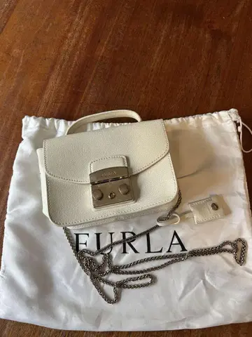 FURLA 화이트 숄더백