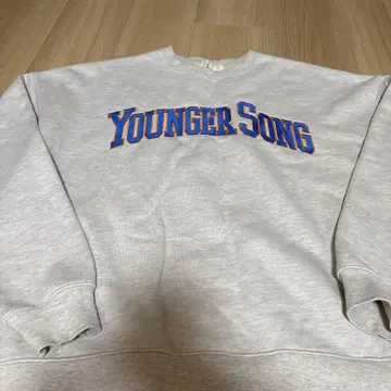 Younger Song 그레이 트레이닝복