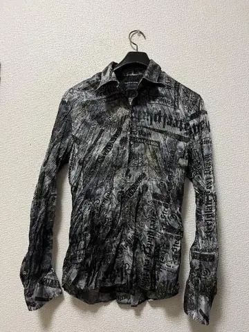 00s 니콜 클럽 포맨 폴리 축 영문 뉴스 페이퍼 셔츠/46 블랙 y2k