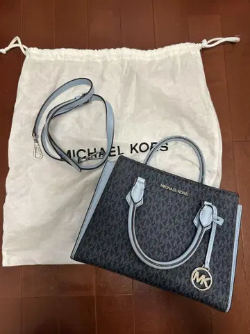 MICHAEL KORS 네이비 라이트 블루 토트백