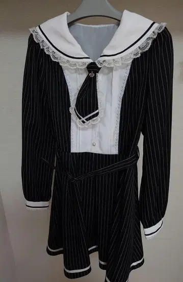 1Secret Honey 넥타이 부착 스트라이프 원피스