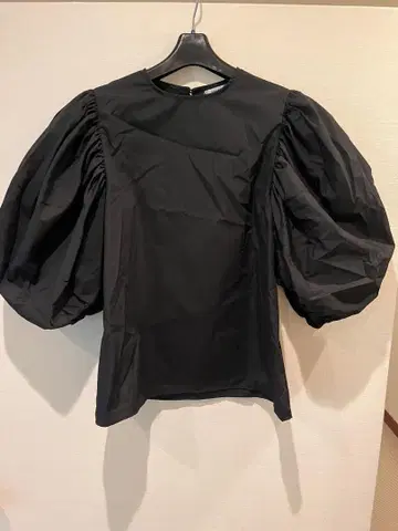 loulouite 벌룬 슬리브 블랙 블라우스