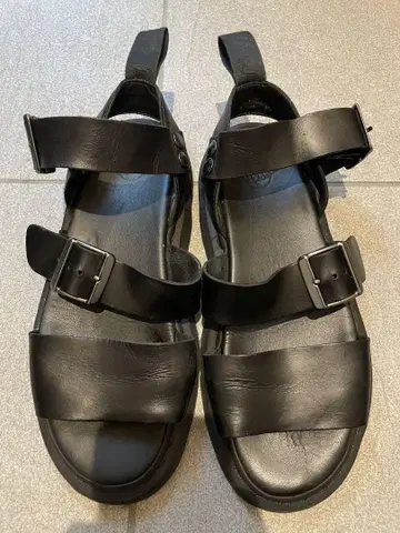 Dr. Martens GRYPHON 샌들