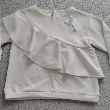 THE SHOP TK 화이트 긴팔 상의