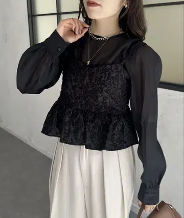 Thevon 자카드 뷔스티에 시어 블라우스