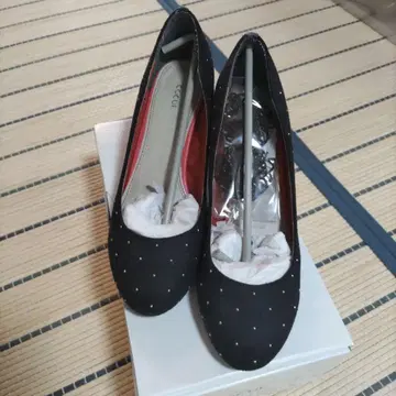 블랙 스터드 장식 펌프스 24.5cm