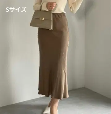 새상품급 아뉴앙스 큐프라 내로우 스커트 카키 베이지 S 사이즈 워셔블