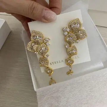 STELLA BRIDAL 골드 꽃 모티브 귀찌