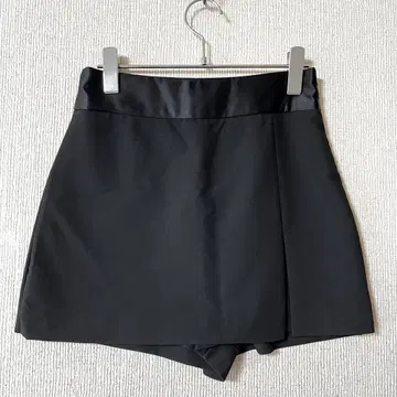 ZARA/블랙 스커트풍 플레어 숏팬츠 앞 슬릿