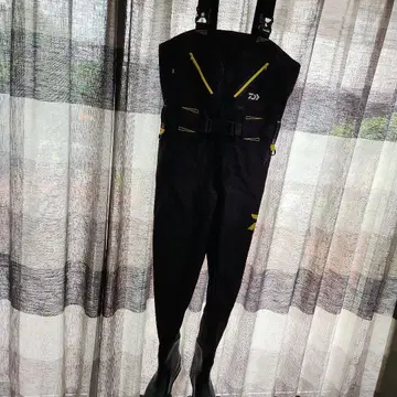 새상품급 Daiwa 가슴장화 블랙