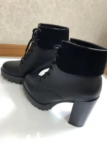 BLACK 레이스업 부츠 하이힐