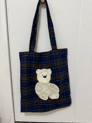 뷔르데사봉 곰 자수 체크 무늬 토트백