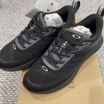 Oakley 블랙 스니커즈 미사용 새상품 23.5